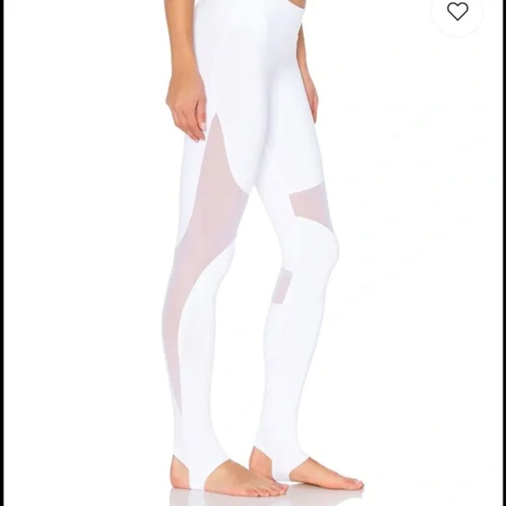 ALO New With Tags - White Coast Stirrup Yoga Leggings - M